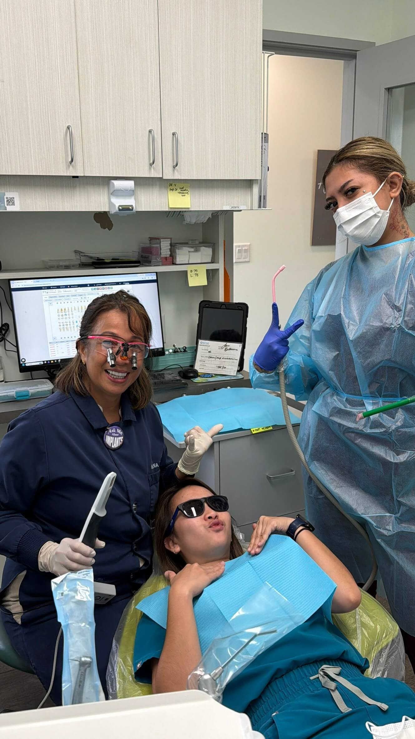 Patient having an intraoral scan with the Smile Dental Center team