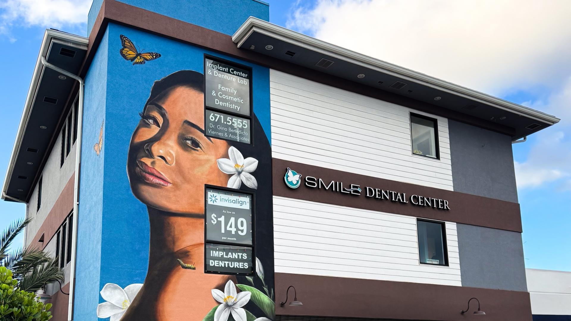 The Kamea Hadar mural on the side of the Smile Dental Center building in Waipahu